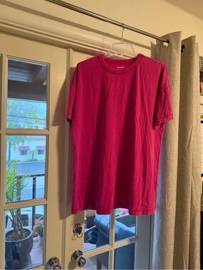 Old Navy women’s Bright pink Crew Neck Tee size large